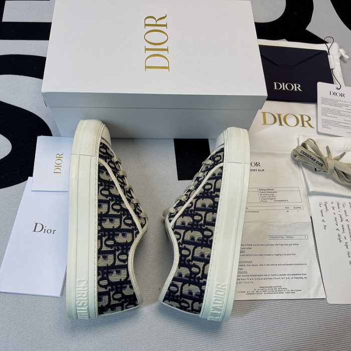 Dior Walk