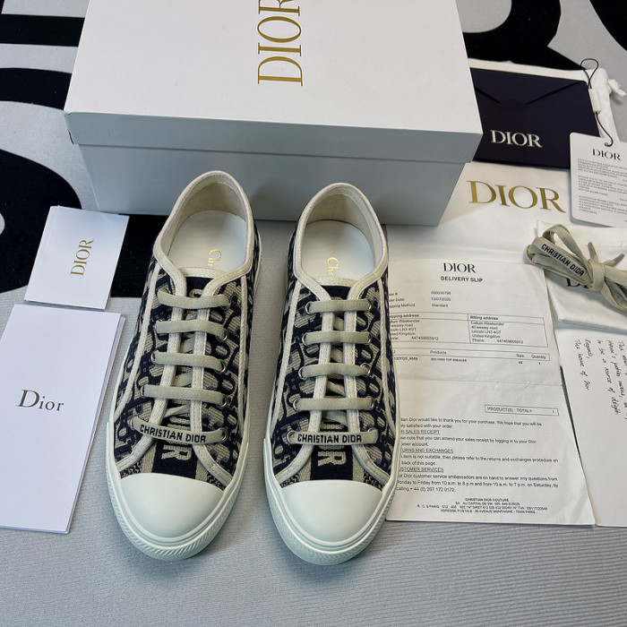 Dior Walk