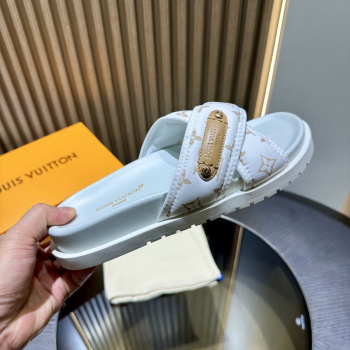 LV SANDALS