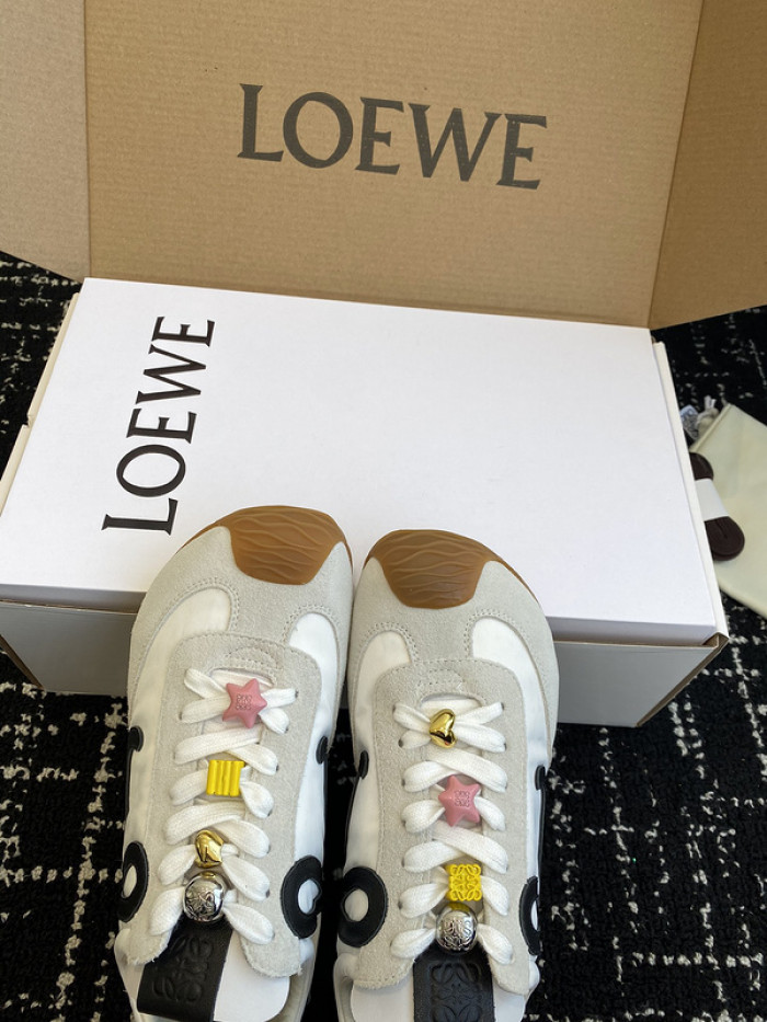 Loe*we Ballet Runner