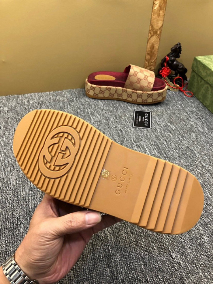 GUCC SANDALS