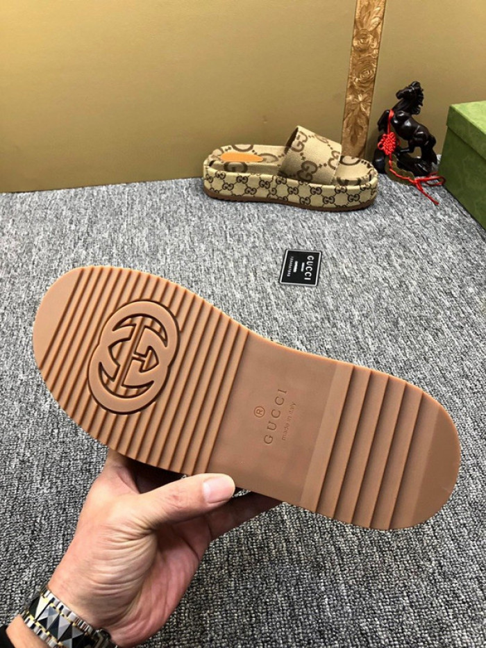 GUCC SANDALS