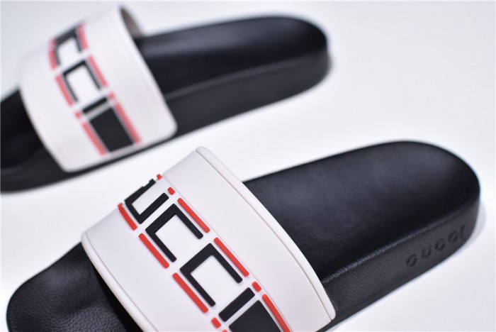 G*u*i sandals