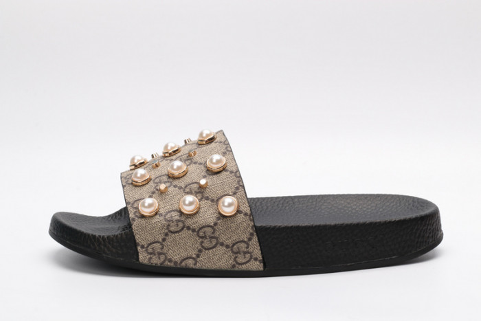 G*u*i sandals