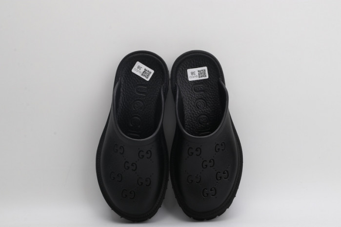 G*u*i sandals