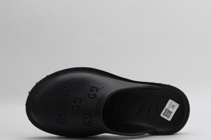 G*u*i sandals