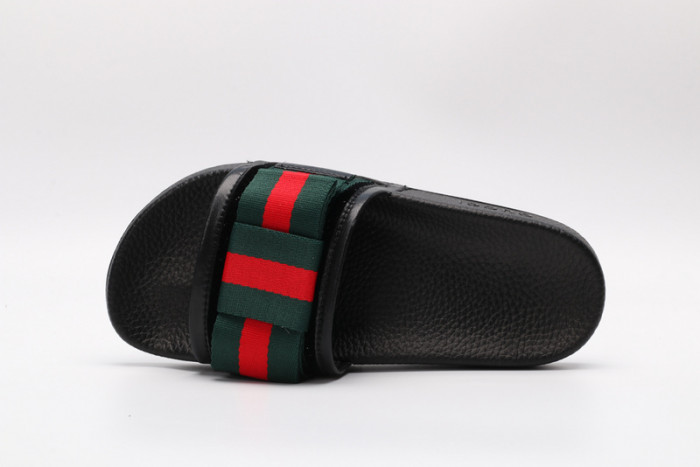 G*u*i sandals