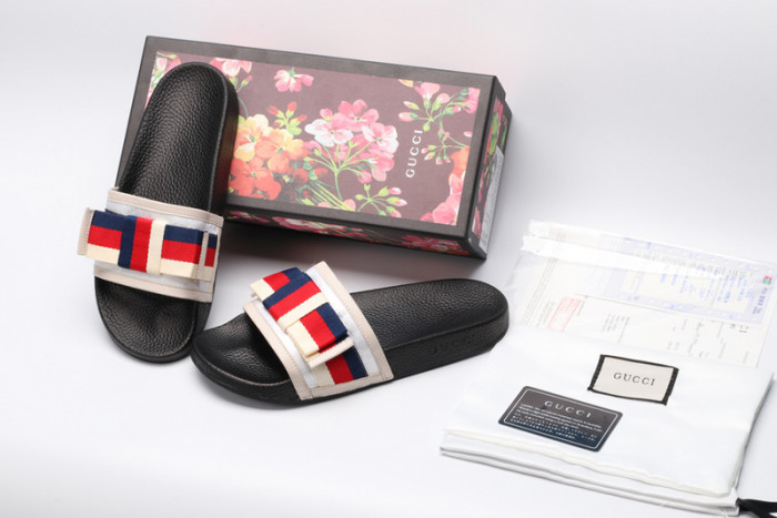 G*u*i sandals
