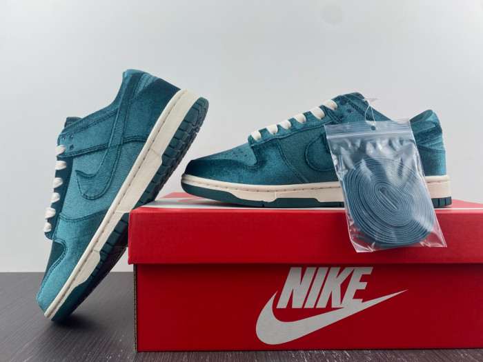 nike dunk low green velvet dz5224-300
