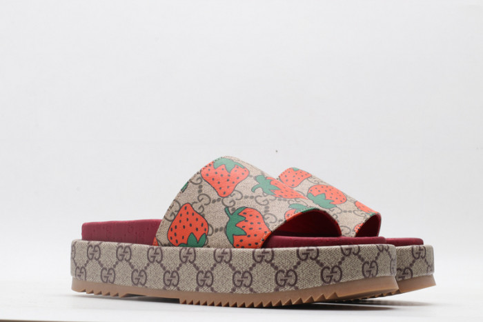 G*u*i sandals