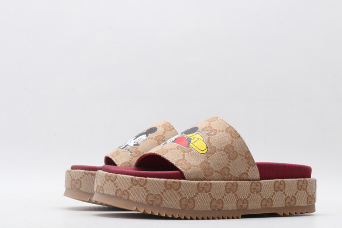 G*u*i sandals