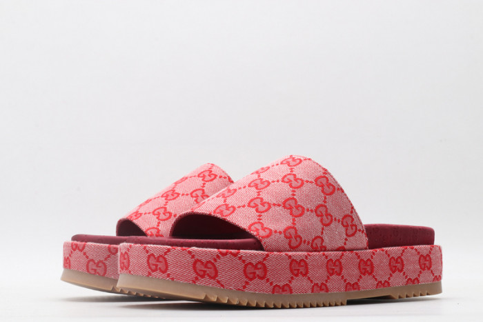 G*u*i sandals