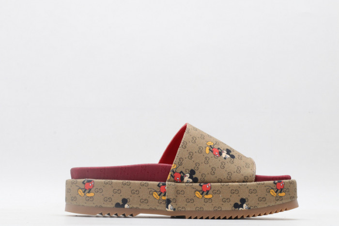 G*u*i sandals