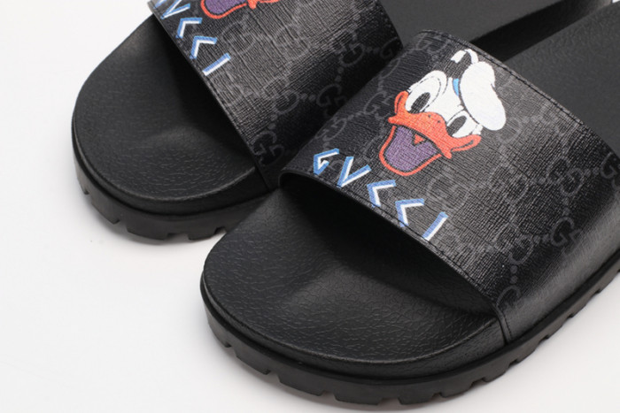 G*u*i sandals