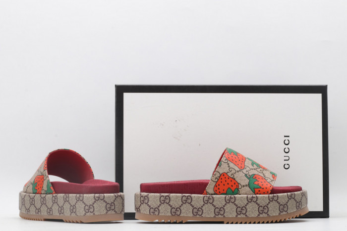 G*u*i sandals