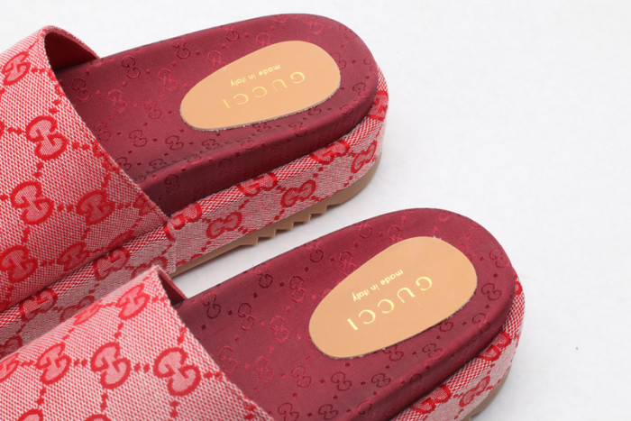 G*u*i sandals