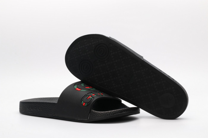G*u*i sandals
