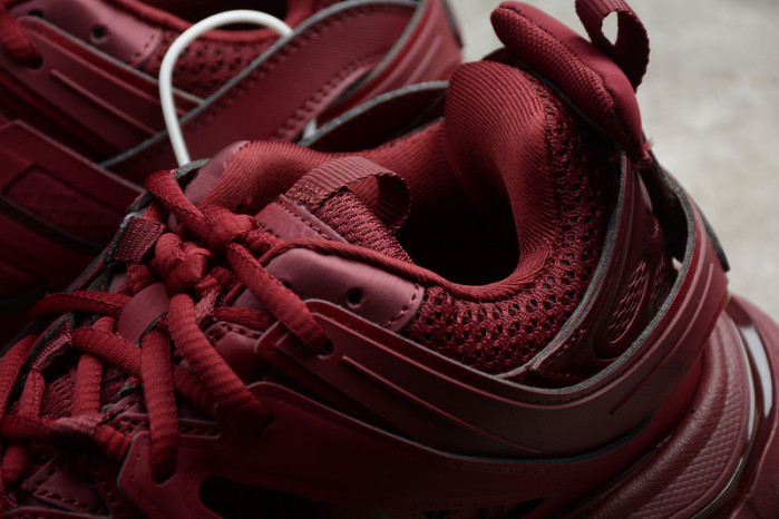 blcg track trainer dark red 542023-w2la-5504
