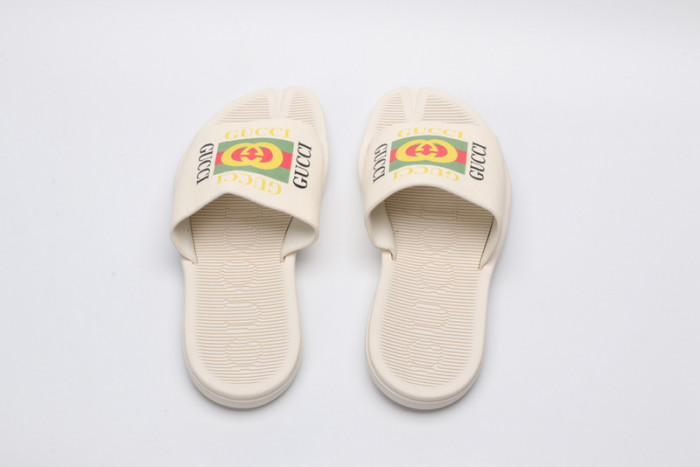 G*u*i sandals
