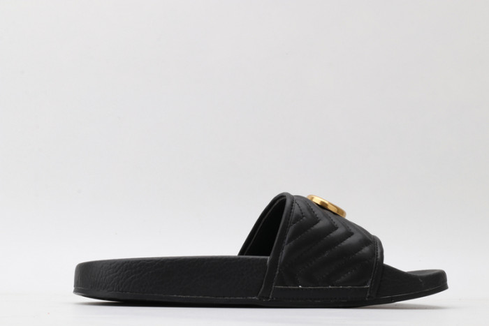 G*u*i sandals