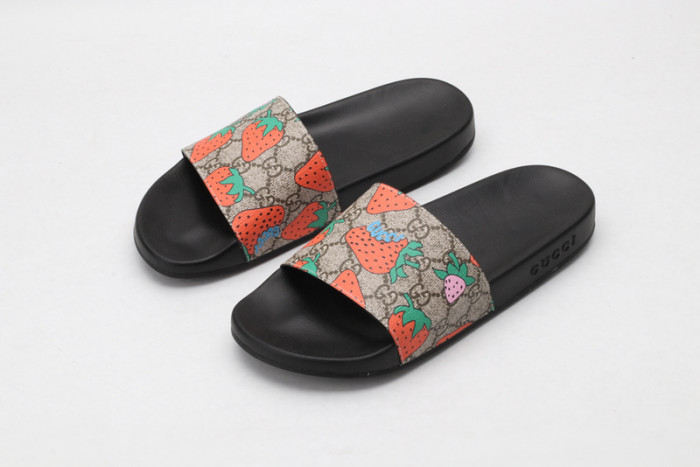 G*u*i sandals