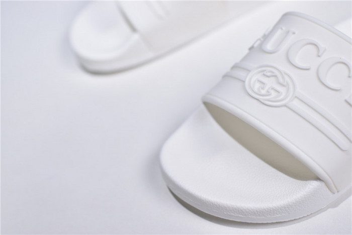 G*u*i sandals